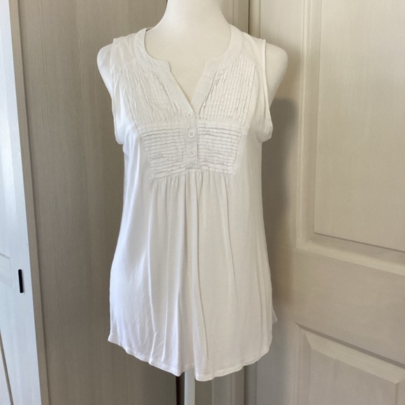 Cable & Gauge Tops - Cable & Gauge White Sleeveless Pintuck Blouse Sz M